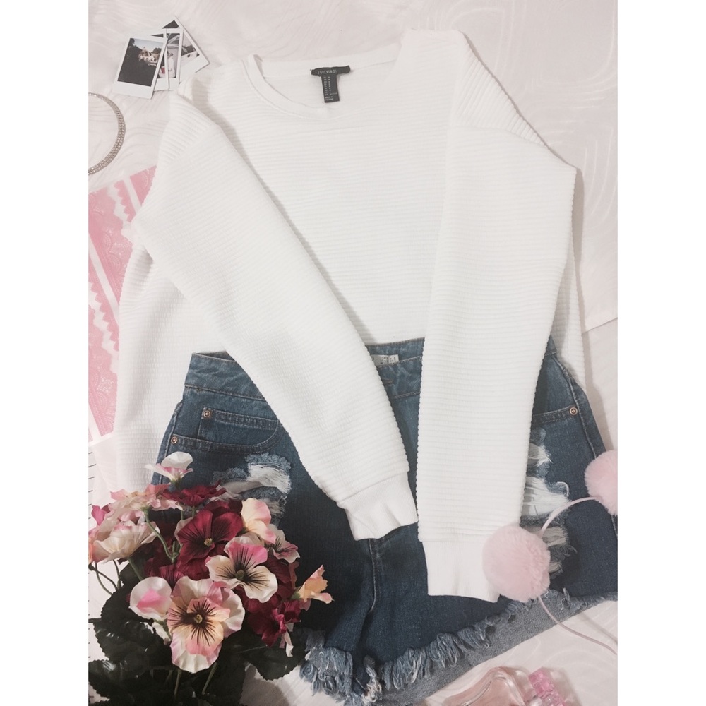⚫️ Forever 21 - Crewneck NWOT ⚪️